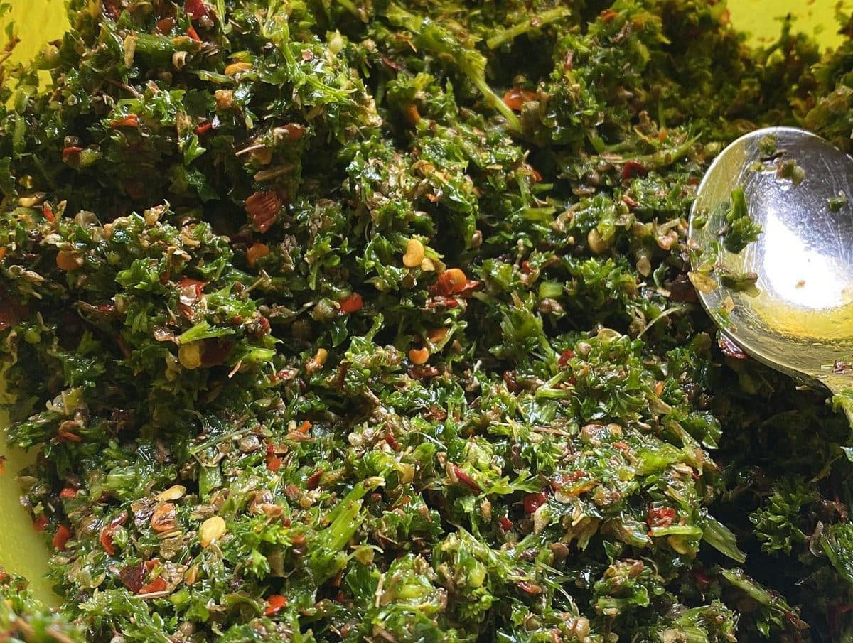 Kom vers gemaakte chimichurri